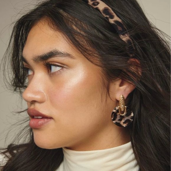 Avon’s NIB Fierce Glam Drop Earrings. - Picture 2 of 4